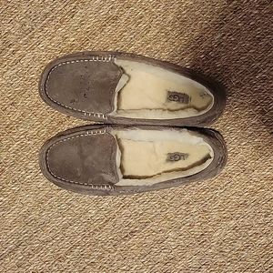 Women's ugg slipper